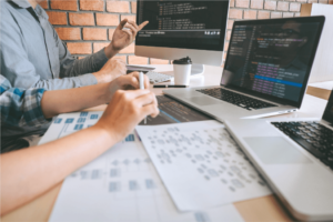 16 Tech Leaders Share Smart Best Practices For Reviewing Code featured img