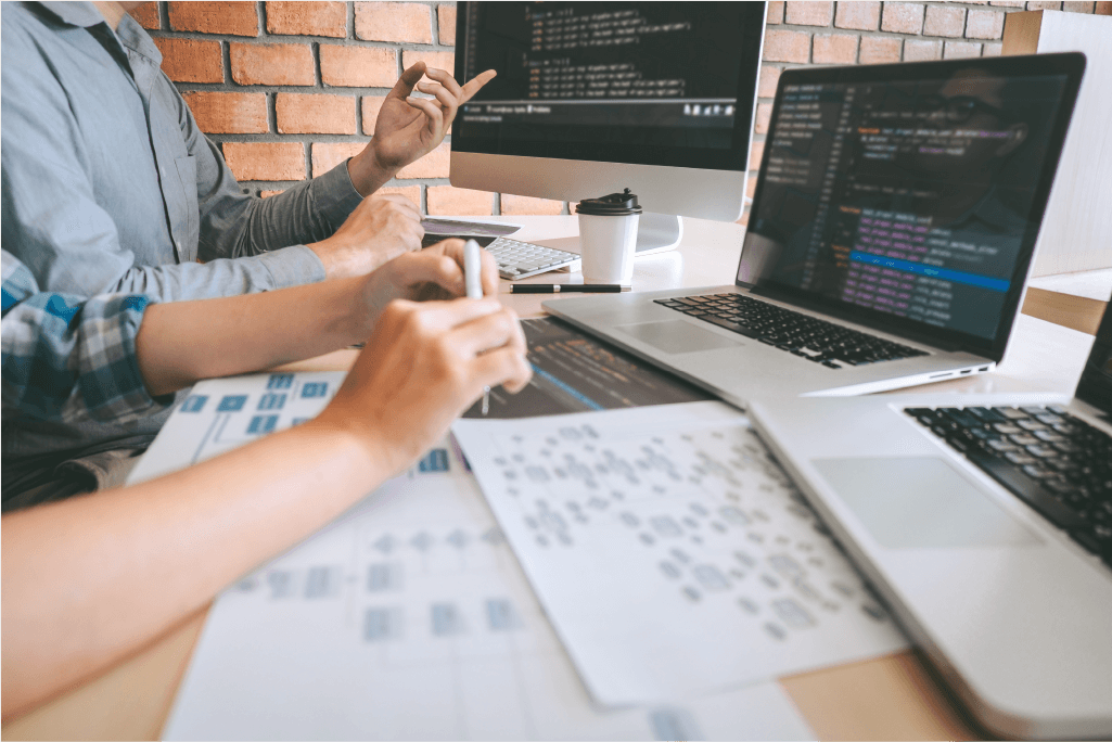 16 Tech Leaders Share Smart Best Practices For Reviewing Code featured img