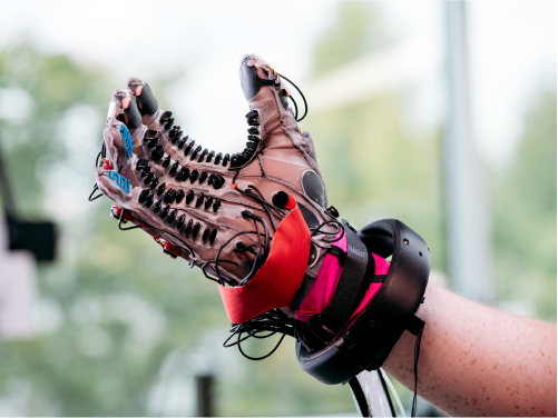 Gear Facebook RL Haptic Glove 1