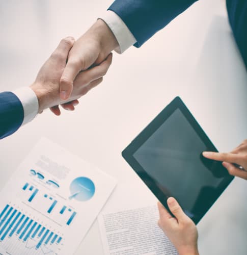 businessman shaking hands with client 1