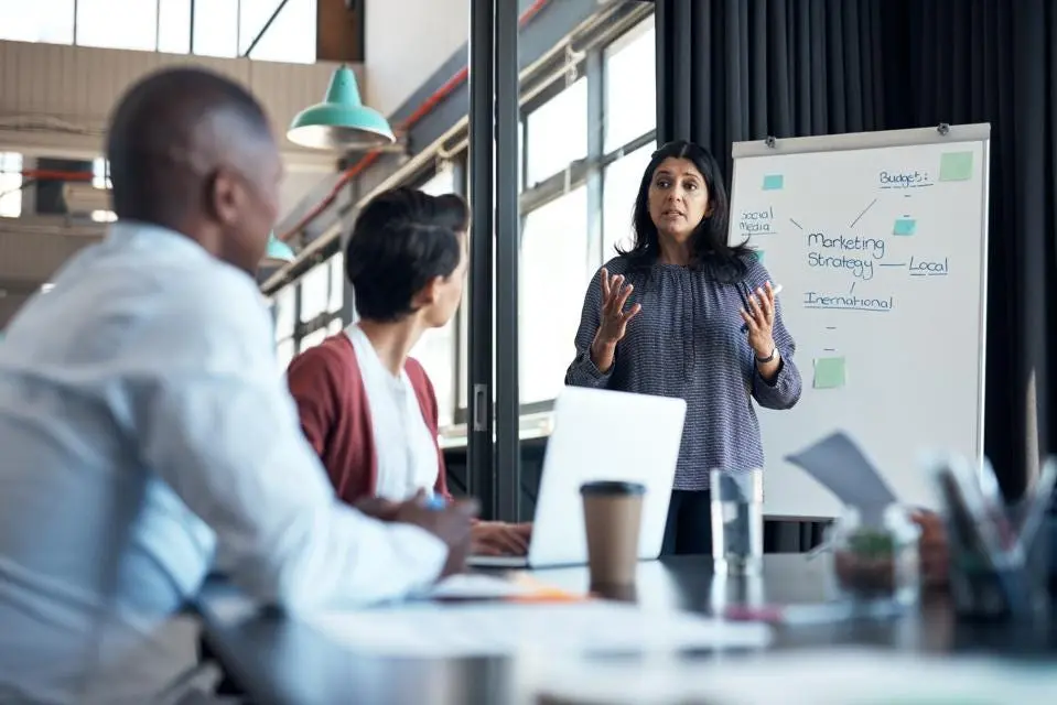 keeping up with todays cmo 3 ways to move from a traditional to a growth marketing approach img